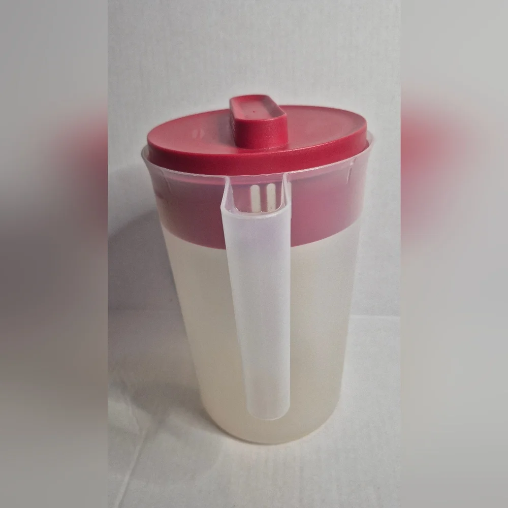 Vintage Rubbermaid 1-Gallon Pitcher Red Flip-Top Lid‎